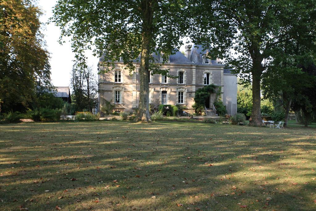 Chateau Du Beugnon Bed and Breakfast Tigné Esterno foto