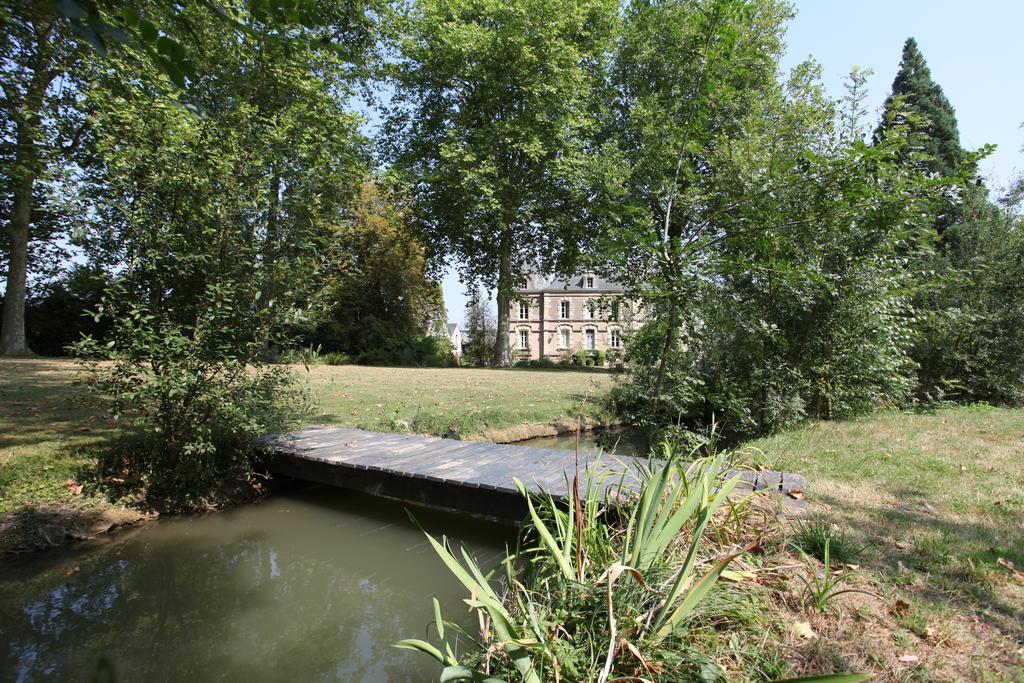 Chateau Du Beugnon Bed and Breakfast Tigné Esterno foto