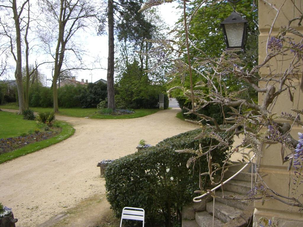 Chateau Du Beugnon Bed and Breakfast Tigné Esterno foto